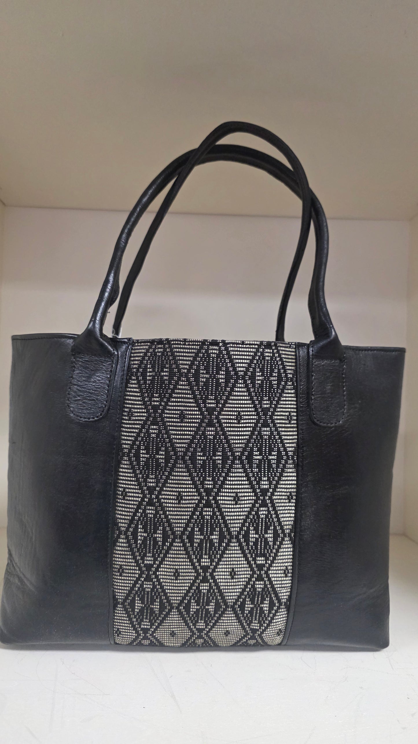 Taaru Handbag